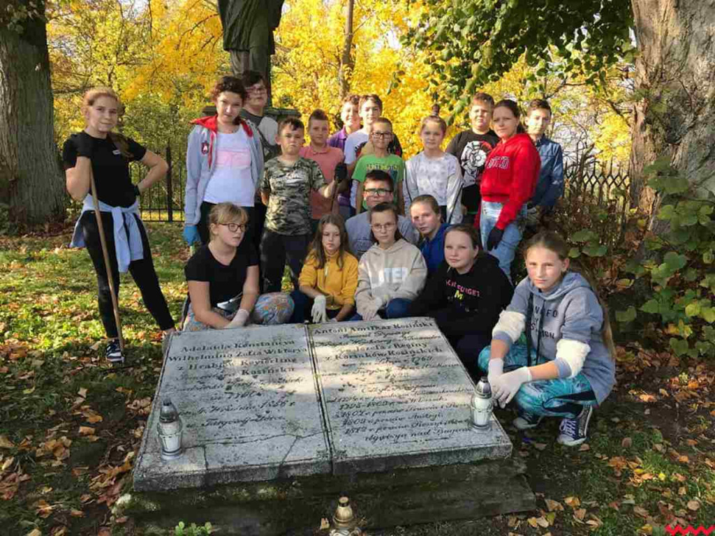 Pamiętali o Antonim Kosińskim. Uczniowie z Targowej Górki wzięli udział w akcji pamięci