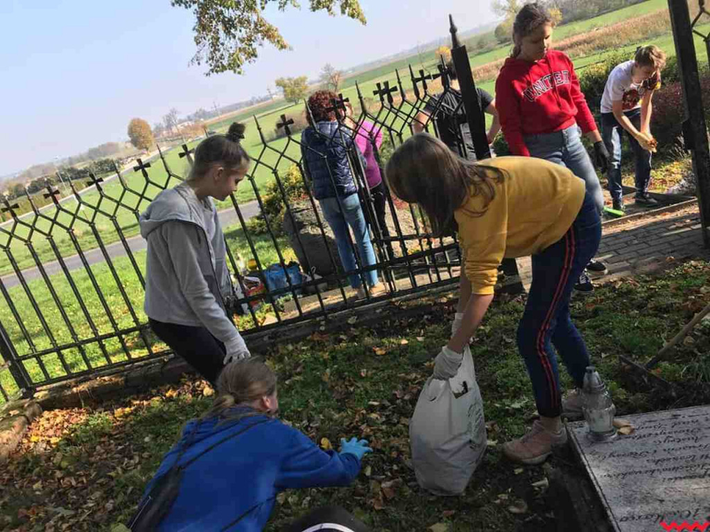 Pamiętali o Antonim Kosińskim. Uczniowie z Targowej Górki wzięli udział w akcji pamięci