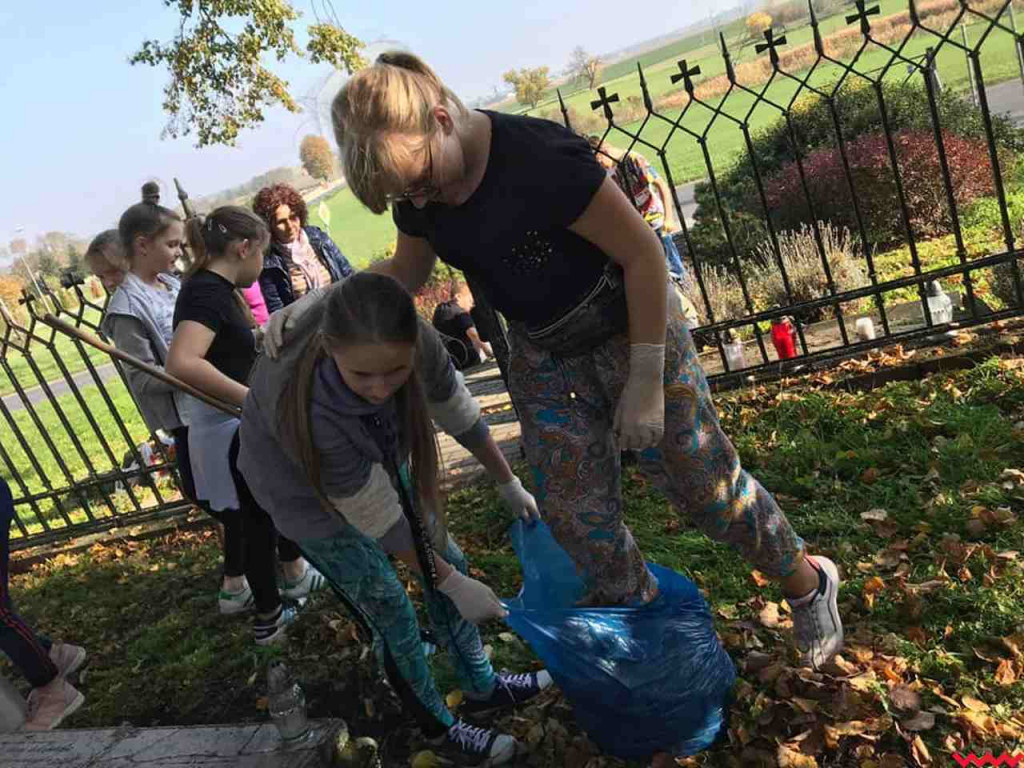Pamiętali o Antonim Kosińskim. Uczniowie z Targowej Górki wzięli udział w akcji pamięci