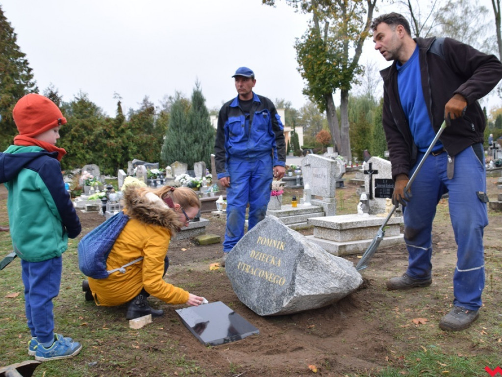 Pomnik upamiętniający dzieci, które nie zdążyły się narodzić. Wrześnianie sami zebrali na niego pieniądze