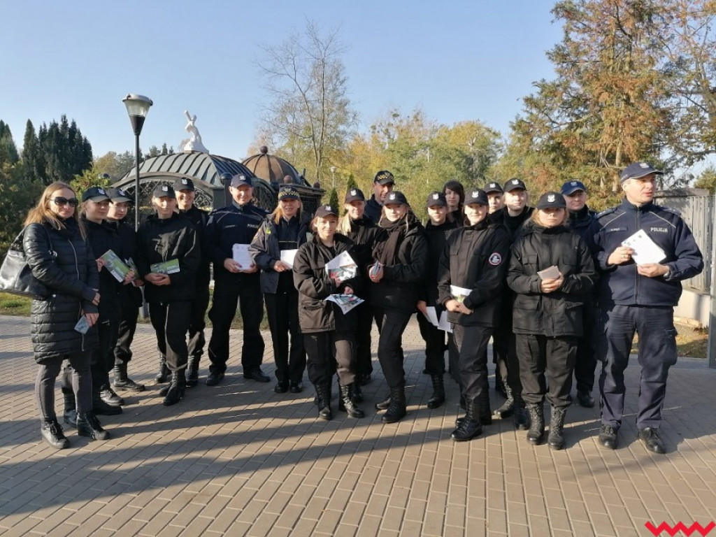 Chwila nieuwagi i straciła telefon. Policja apeluje o rozwagę