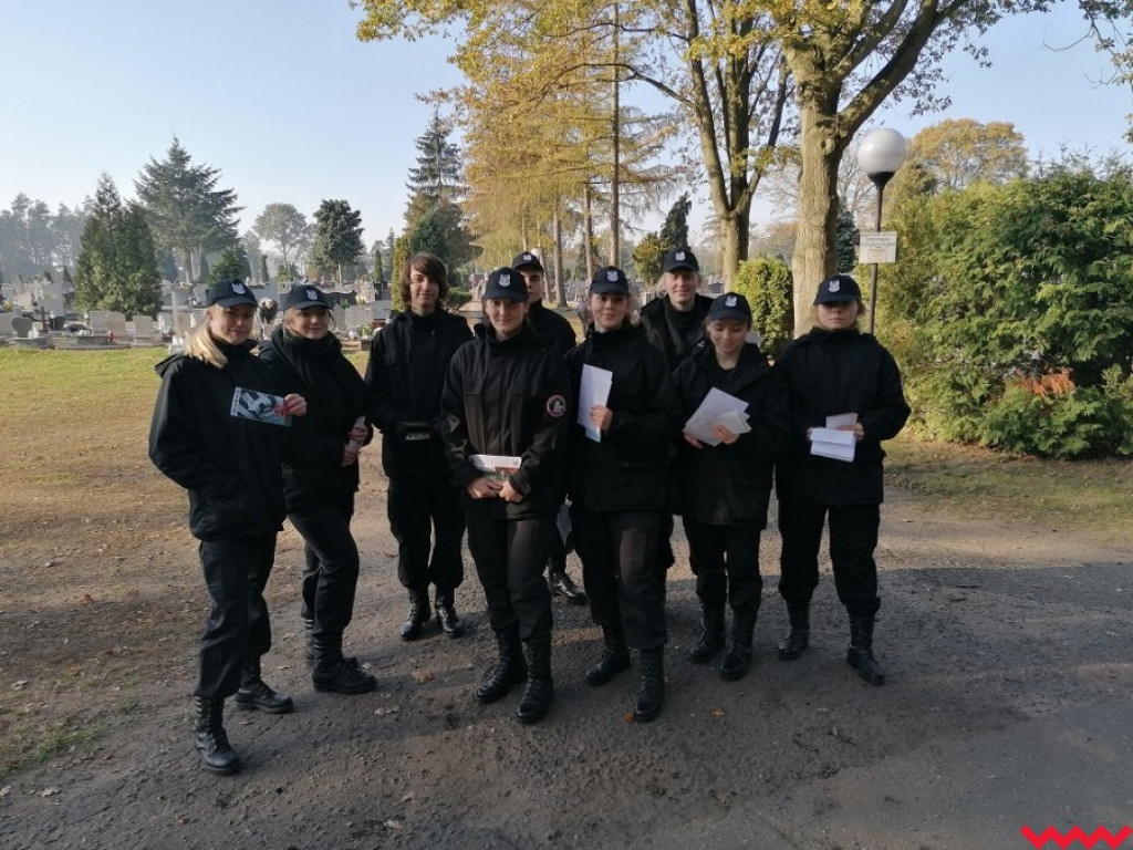 Chwila nieuwagi i straciła telefon. Policja apeluje o rozwagę