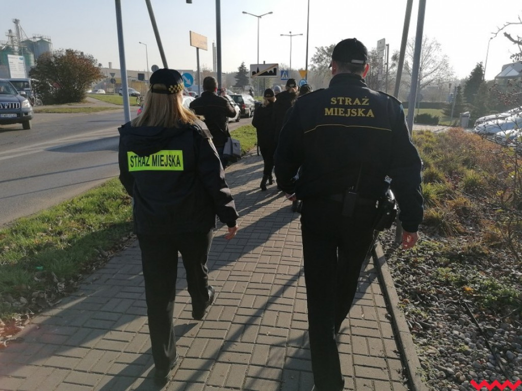 Chwila nieuwagi i straciła telefon. Policja apeluje o rozwagę