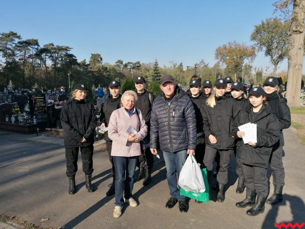 Chwila nieuwagi i straciła telefon. Policja apeluje o rozwagę