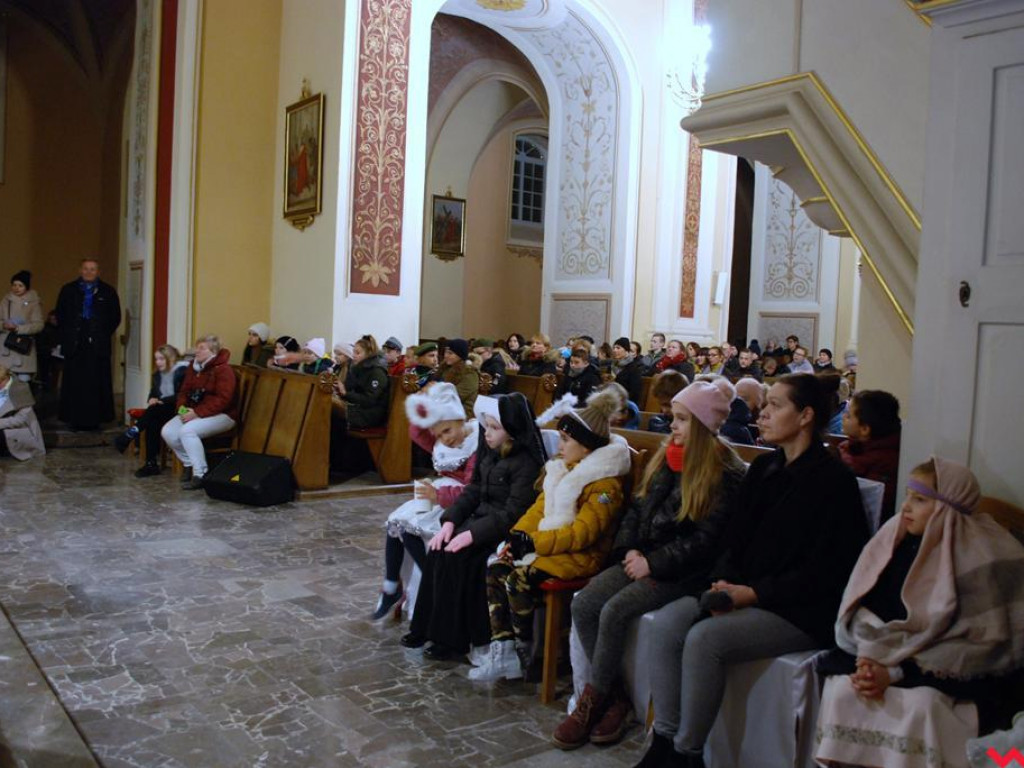 Święci i anioły zamiast duchów i upiorów - Noc Świętych