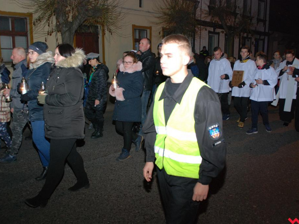 Święci i anioły zamiast duchów i upiorów - Noc Świętych