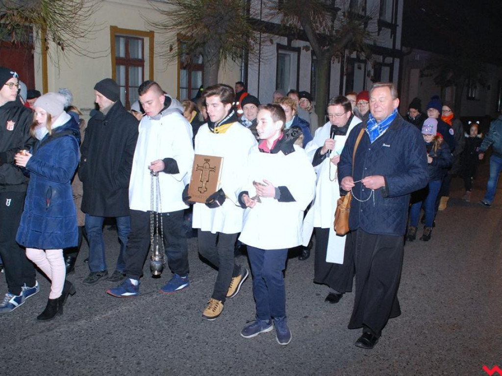 Święci i anioły zamiast duchów i upiorów - Noc Świętych