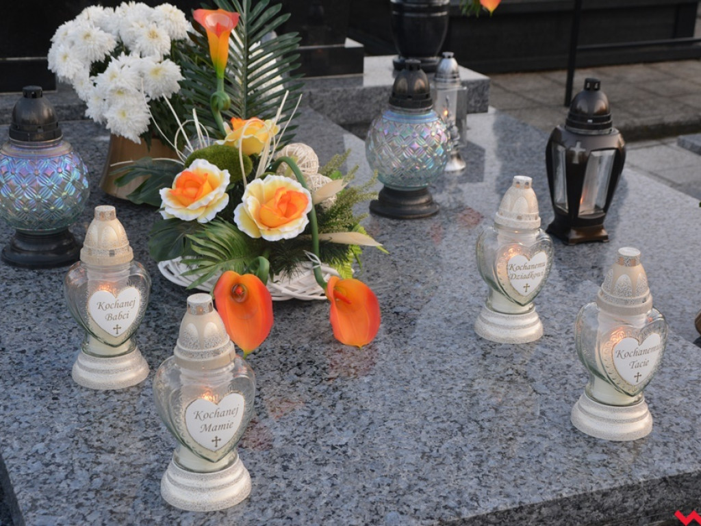 Trwa Dzień Wszystkich Świętych. To dziś wspominamy naszych zmarłych