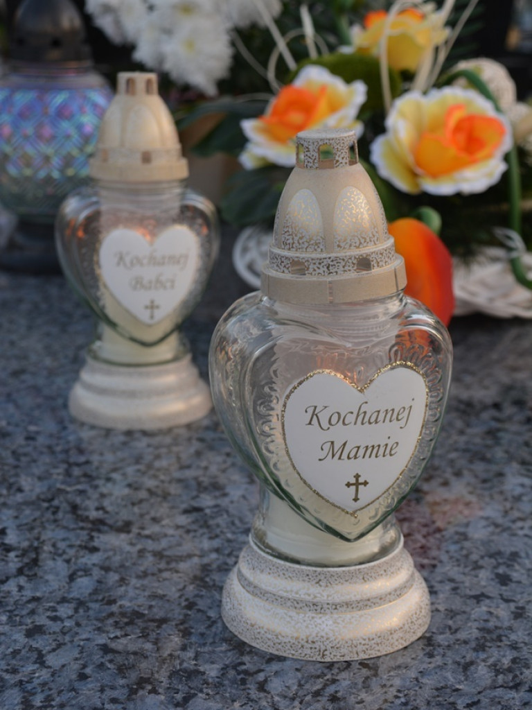 Trwa Dzień Wszystkich Świętych. To dziś wspominamy naszych zmarłych