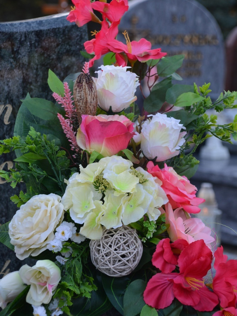 Trwa Dzień Wszystkich Świętych. To dziś wspominamy naszych zmarłych