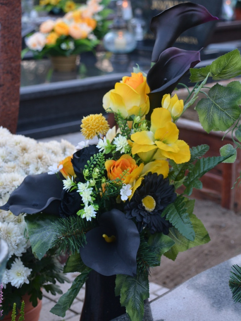 Trwa Dzień Wszystkich Świętych. To dziś wspominamy naszych zmarłych