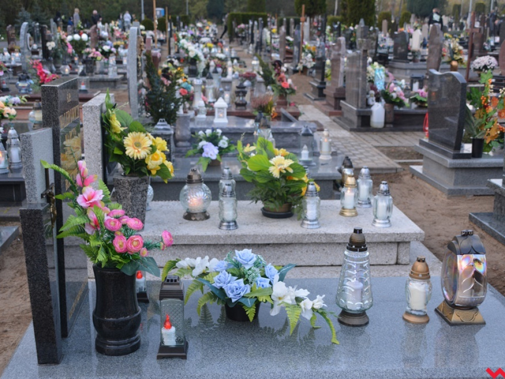 Trwa Dzień Wszystkich Świętych. To dziś wspominamy naszych zmarłych