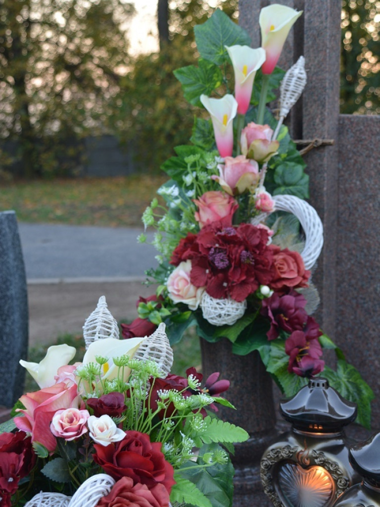 Trwa Dzień Wszystkich Świętych. To dziś wspominamy naszych zmarłych