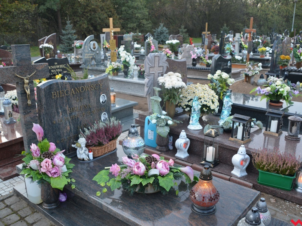 Trwa Dzień Wszystkich Świętych. To dziś wspominamy naszych zmarłych