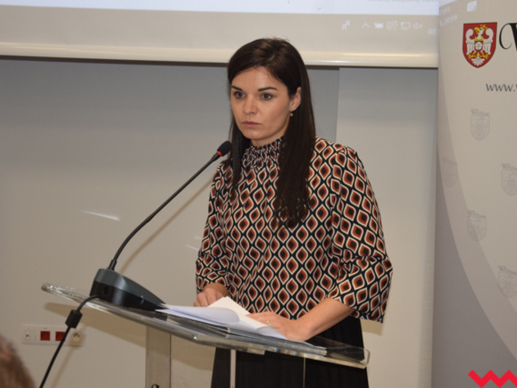 Rada powiatu dokonała zmian w oświacie i na kolei