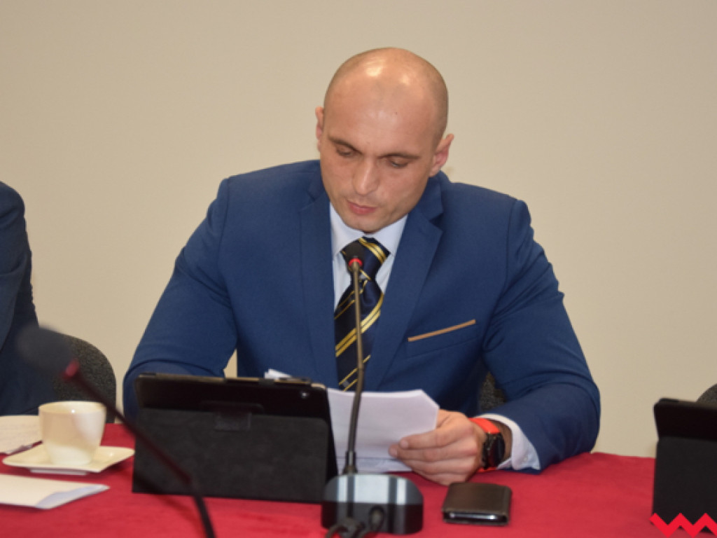 Rada powiatu dokonała zmian w oświacie i na kolei