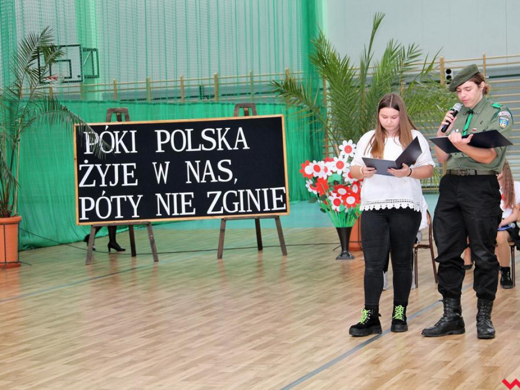 Uczniowie z Pyzdr uczcili Święto Niepodległości