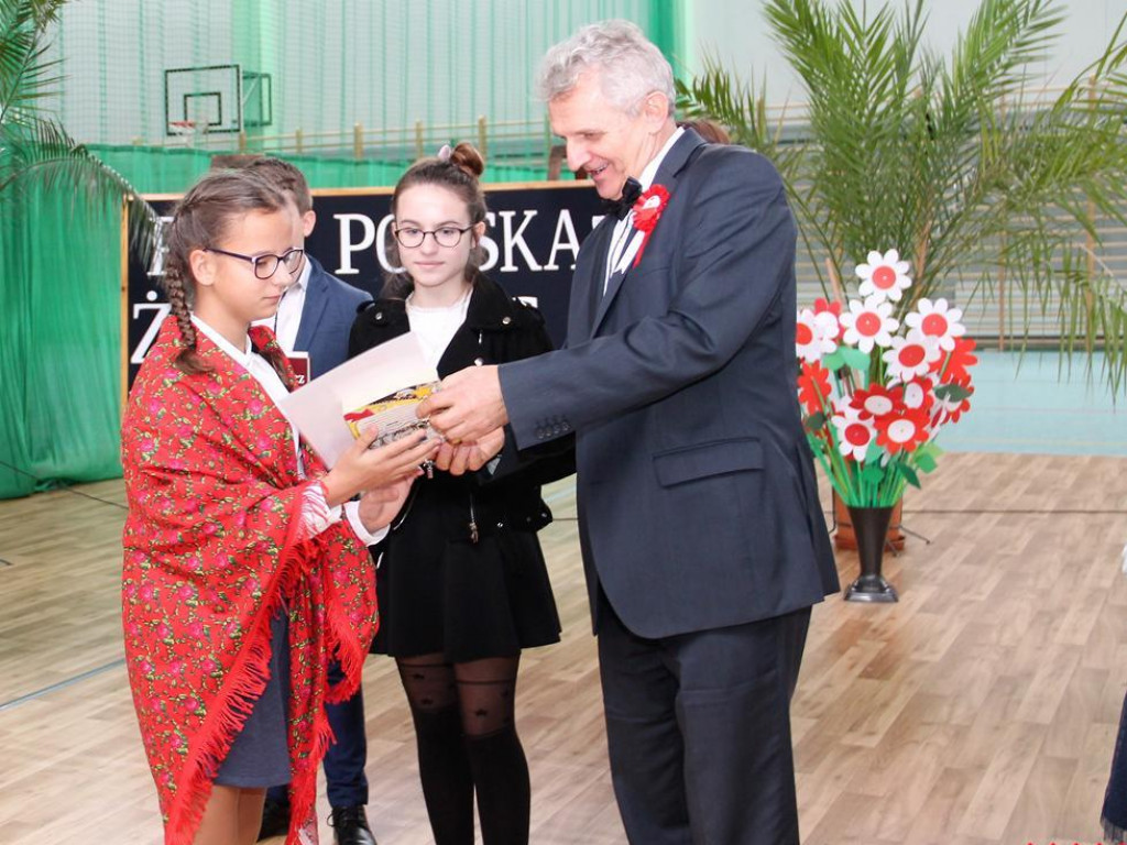 Uczniowie z Pyzdr uczcili Święto Niepodległości