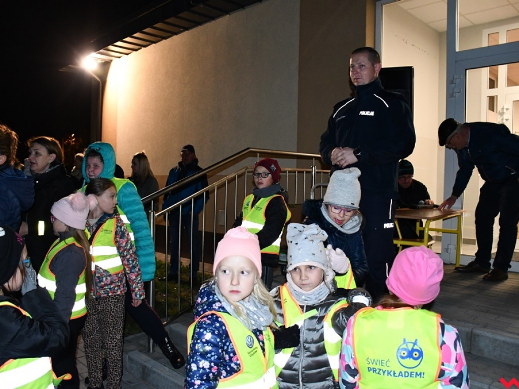Świeciły przykładem i smażyły kiełbaski. Dzieci z Kaczanowa wiedzą, jak poruszać się po drodze