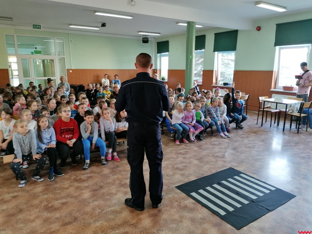 Świeciły przykładem i smażyły kiełbaski. Dzieci z Kaczanowa wiedzą, jak poruszać się po drodze