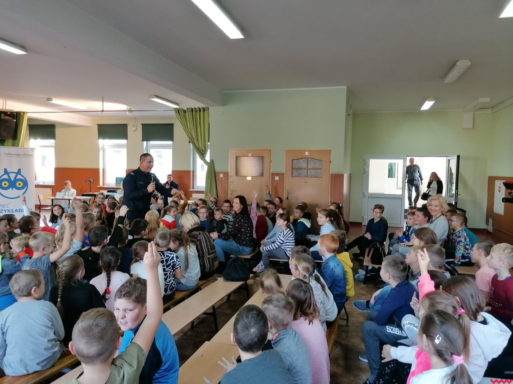 Świeciły przykładem i smażyły kiełbaski. Dzieci z Kaczanowa wiedzą, jak poruszać się po drodze