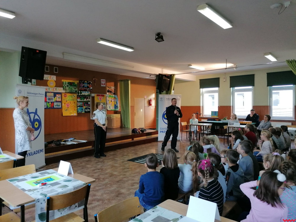 Świeciły przykładem i smażyły kiełbaski. Dzieci z Kaczanowa wiedzą, jak poruszać się po drodze