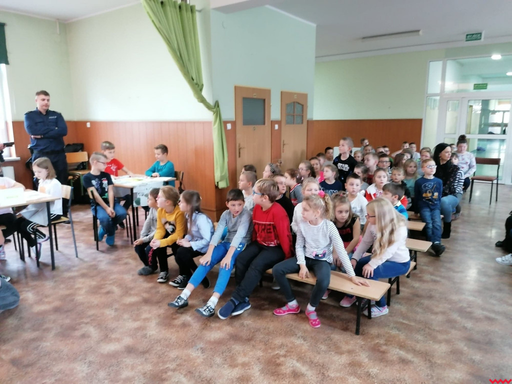 Świeciły przykładem i smażyły kiełbaski. Dzieci z Kaczanowa wiedzą, jak poruszać się po drodze