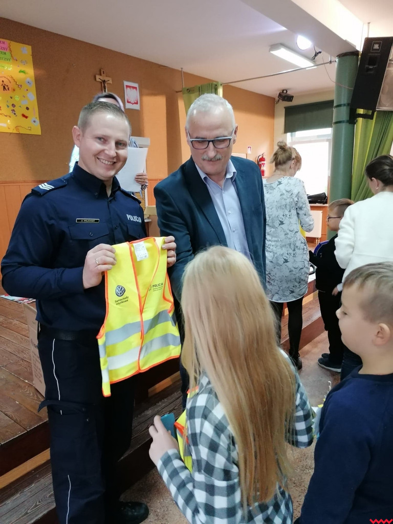 Świeciły przykładem i smażyły kiełbaski. Dzieci z Kaczanowa wiedzą, jak poruszać się po drodze