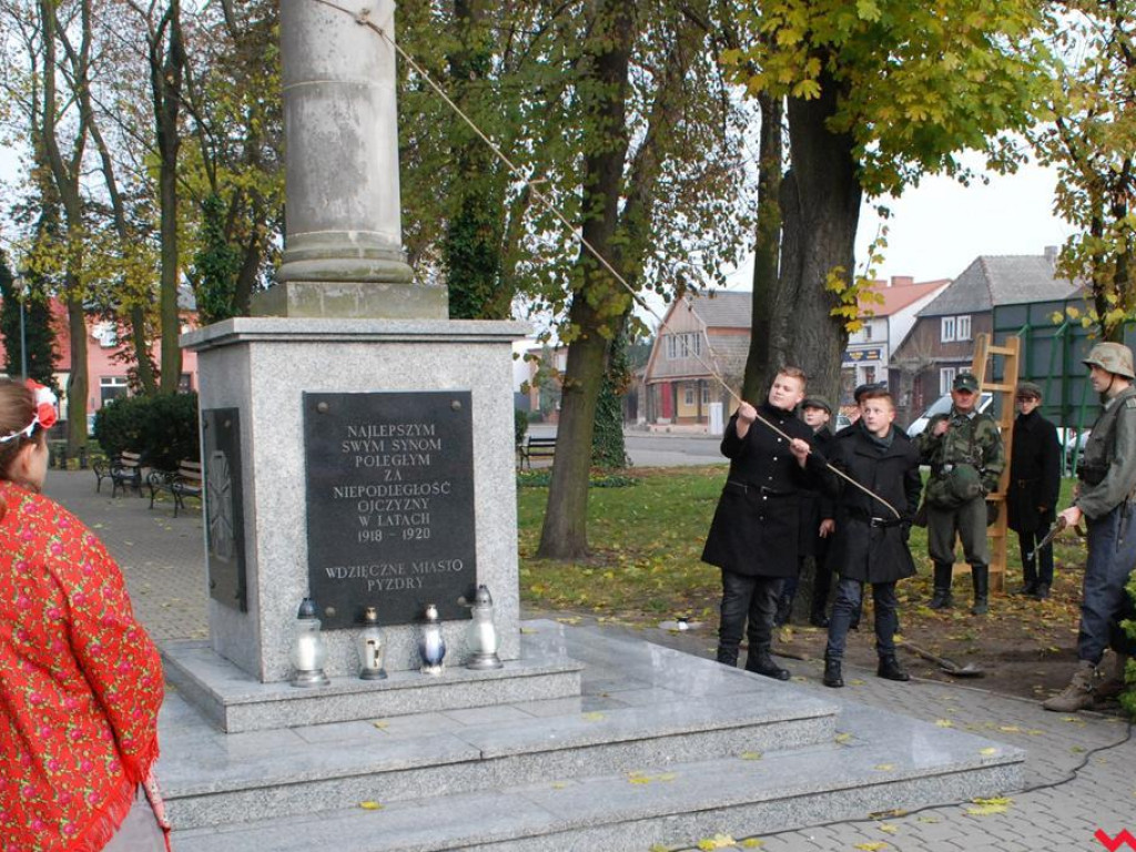 Pamięć, występy, poczęstunek, czyli Święto Niepodległości w Pyzdrach