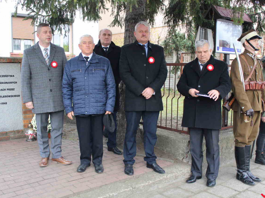 Odsłonięcie tablicy i premiera nowej książki o historii, czyli Święto Niepodległości w Nekli