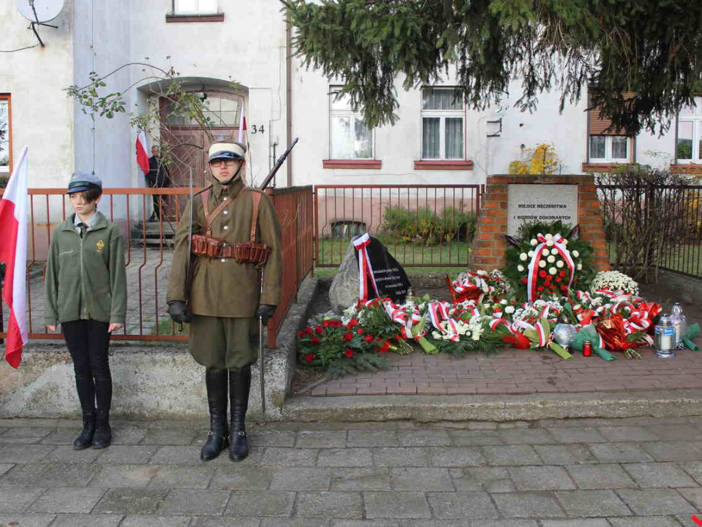 Odsłonięcie tablicy i premiera nowej książki o historii, czyli Święto Niepodległości w Nekli