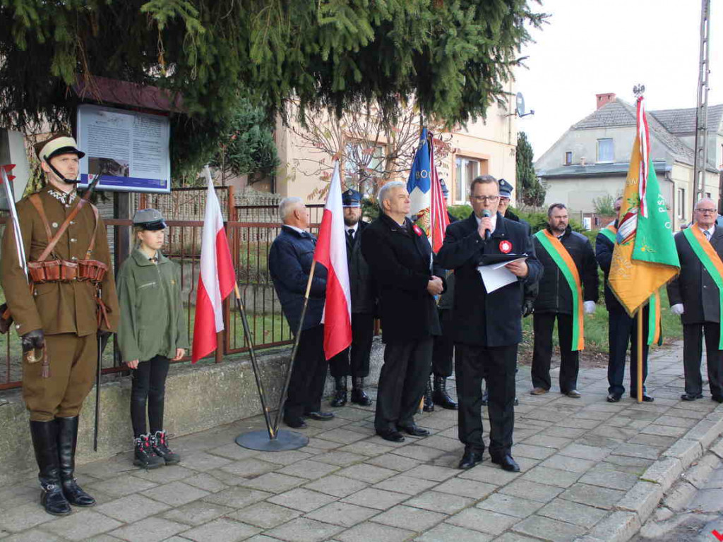 Odsłonięcie tablicy i premiera nowej książki o historii, czyli Święto Niepodległości w Nekli