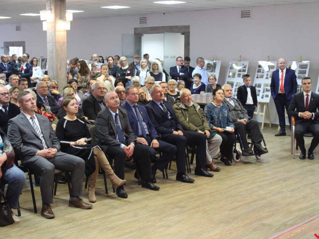 Odsłonięcie tablicy i premiera nowej książki o historii, czyli Święto Niepodległości w Nekli