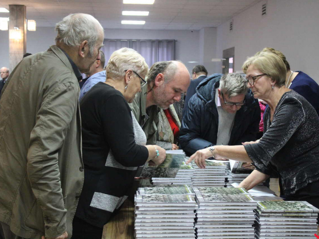 Odsłonięcie tablicy i premiera nowej książki o historii, czyli Święto Niepodległości w Nekli