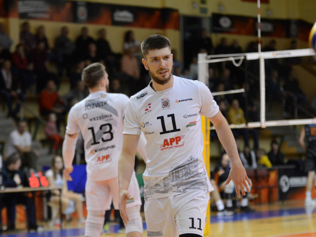 Spory kamień i wymalowana niepewność