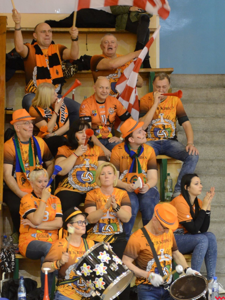 Spory kamień i wymalowana niepewność