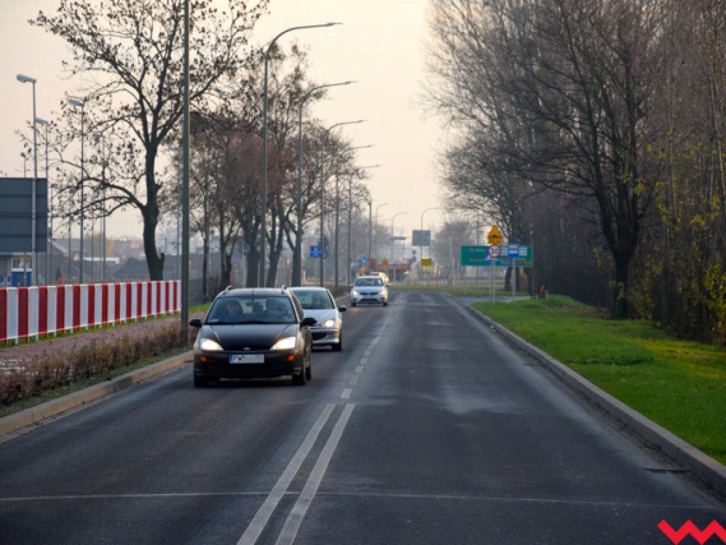 Trzeci etap obwodnicy – droga przez pola i rondo w Sokołowie