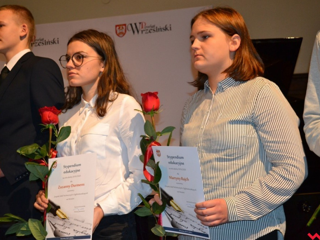Najlepsi z najlepszych. Uzdolniona młodzież ze stypendiami od powiatu
