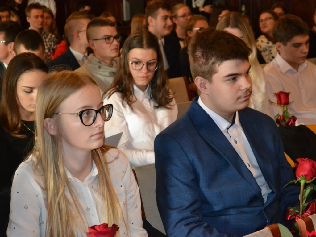 Najlepsi z najlepszych. Uzdolniona młodzież ze stypendiami od powiatu