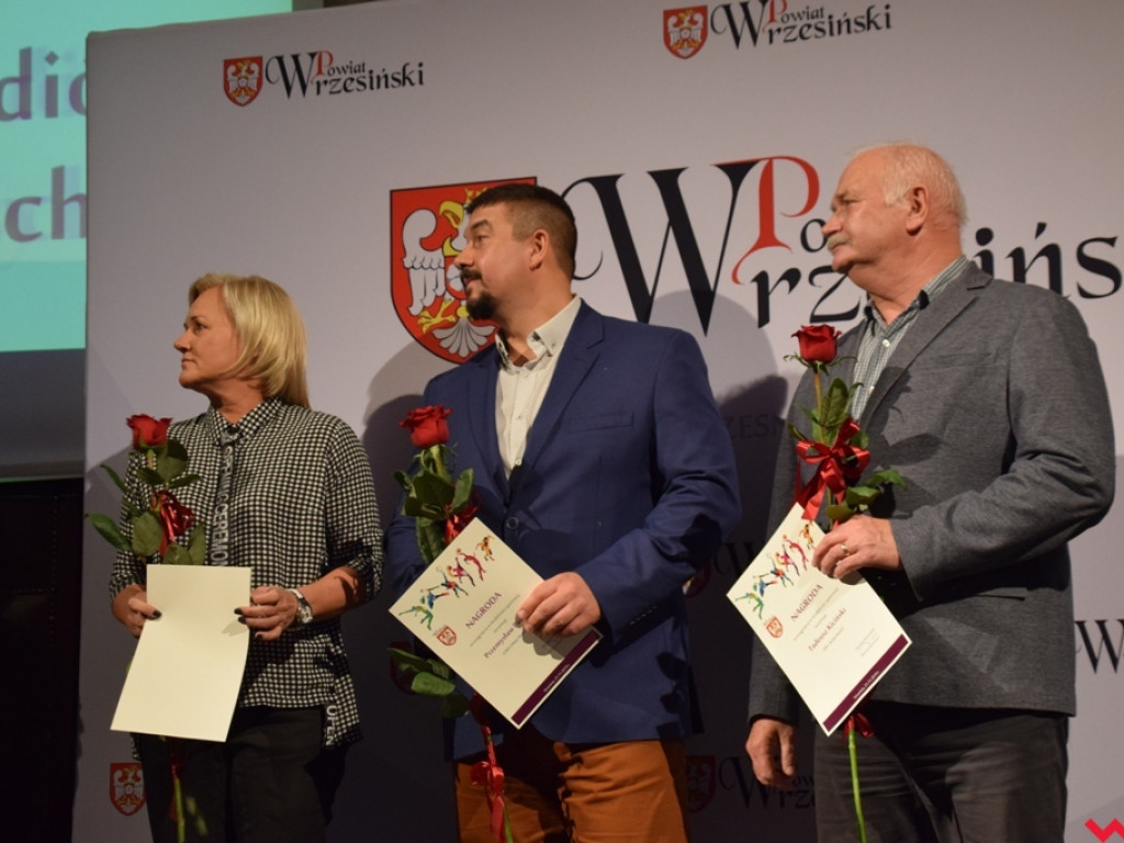 Wiele dyscyplin – jedna pasja. Powiatowe stypendia i nagrody dla młodych sportowców i trenerów
