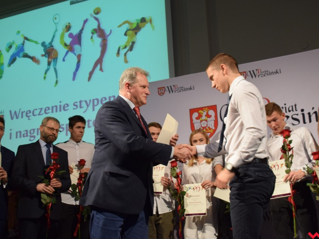 Wiele dyscyplin – jedna pasja. Powiatowe stypendia i nagrody dla młodych sportowców i trenerów