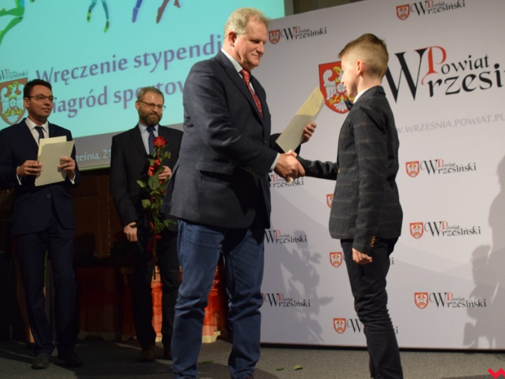 Wiele dyscyplin – jedna pasja. Powiatowe stypendia i nagrody dla młodych sportowców i trenerów