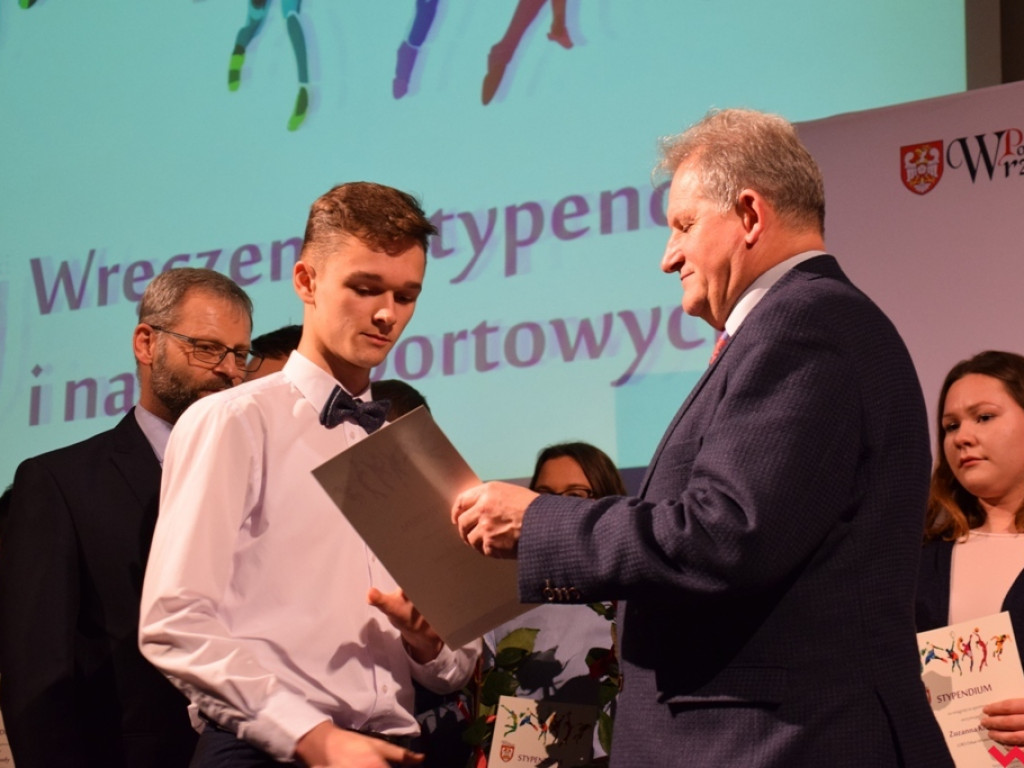 Wiele dyscyplin – jedna pasja. Powiatowe stypendia i nagrody dla młodych sportowców i trenerów