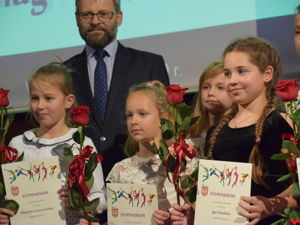 Wiele dyscyplin – jedna pasja. Powiatowe stypendia i nagrody dla młodych sportowców i trenerów