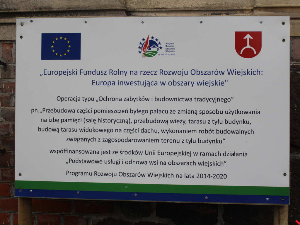 Potrzebne są miliony na remont pałacu. Na razie jest trochę dachu i sale historyczne