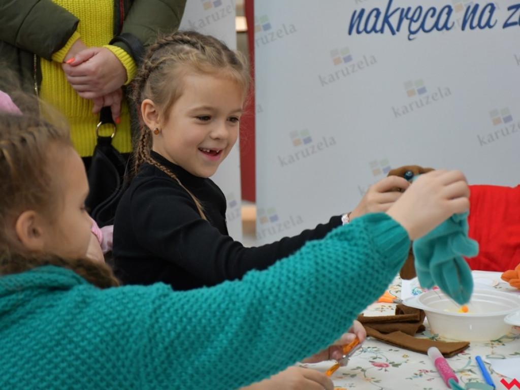 Miś – najlepszy przyjaciel z dzieciństwa. Dzień Pluszowego Misia w Karuzeli