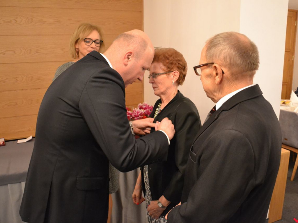 Szesnaście par małżeńskich świętowało złote gody