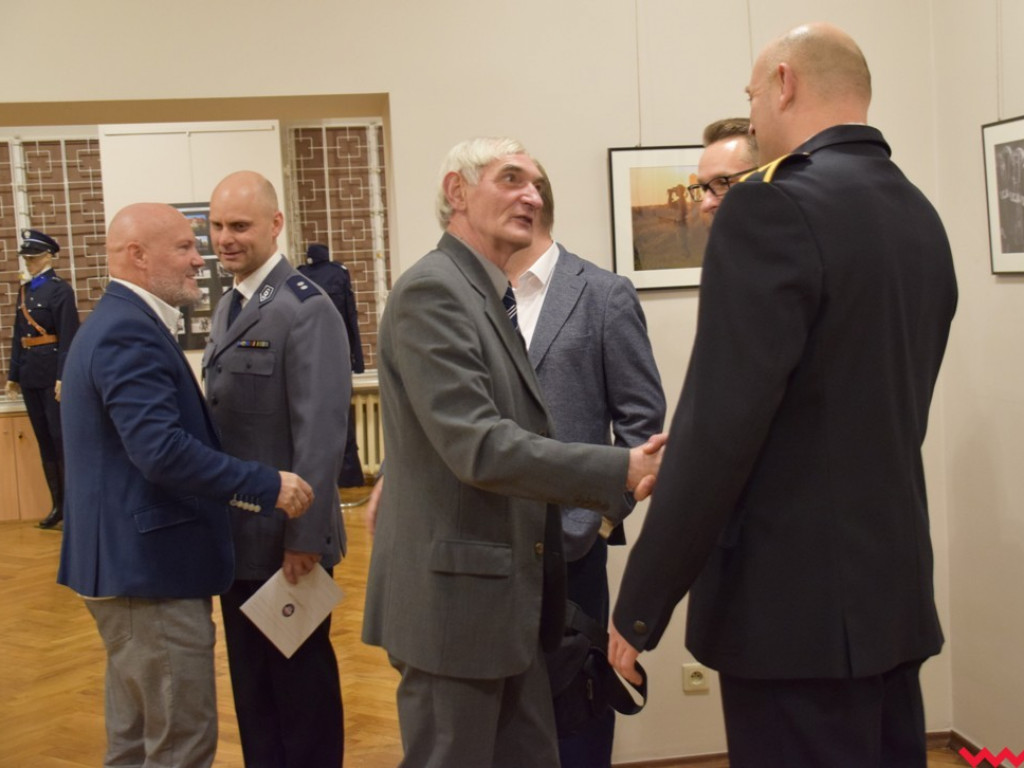 Codzienna służba pod gwiaździstym niebem. Migawki z pracy mundurowych na „Raporcie z fotografii”