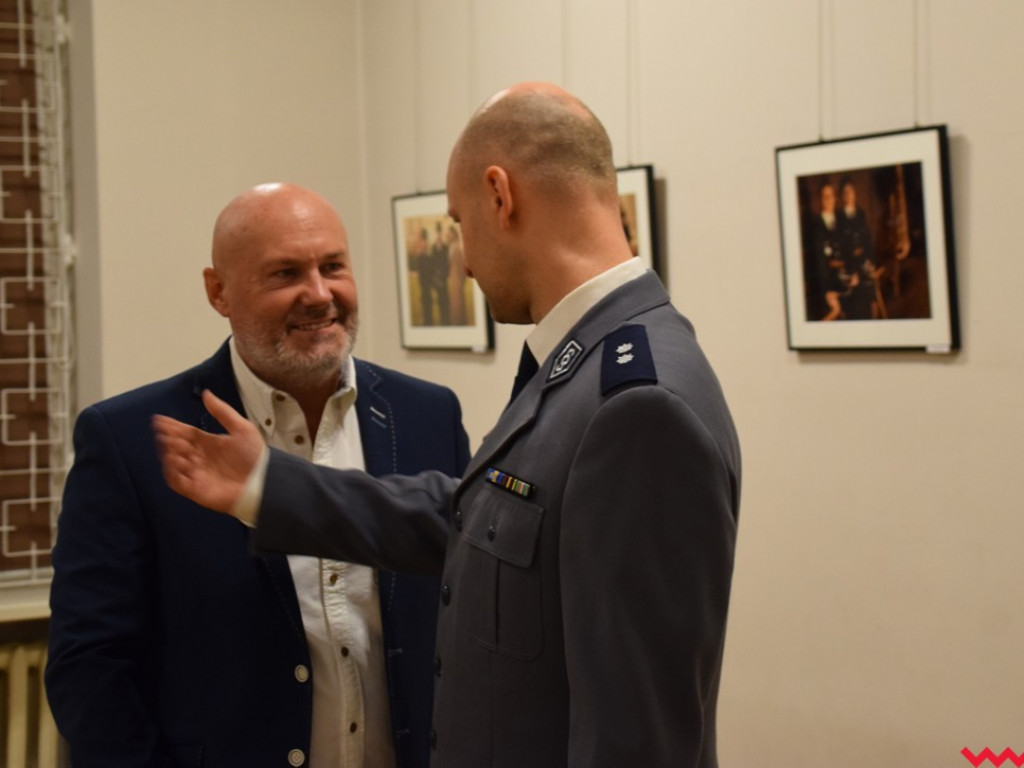 Codzienna służba pod gwiaździstym niebem. Migawki z pracy mundurowych na „Raporcie z fotografii”