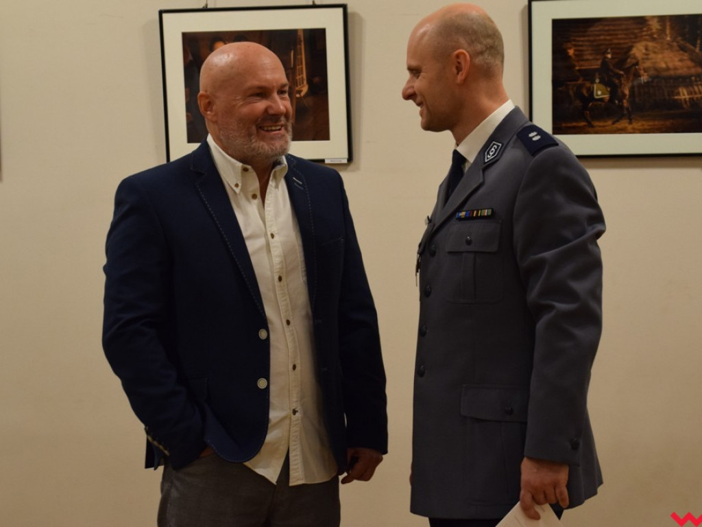 Codzienna służba pod gwiaździstym niebem. Migawki z pracy mundurowych na „Raporcie z fotografii”
